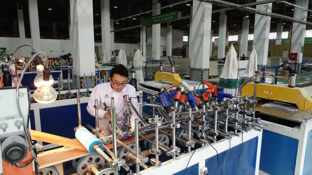 越南墻板客戶生產作業車間